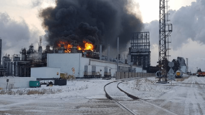 Largest oil refinery in Siberia on&nbsp;fire